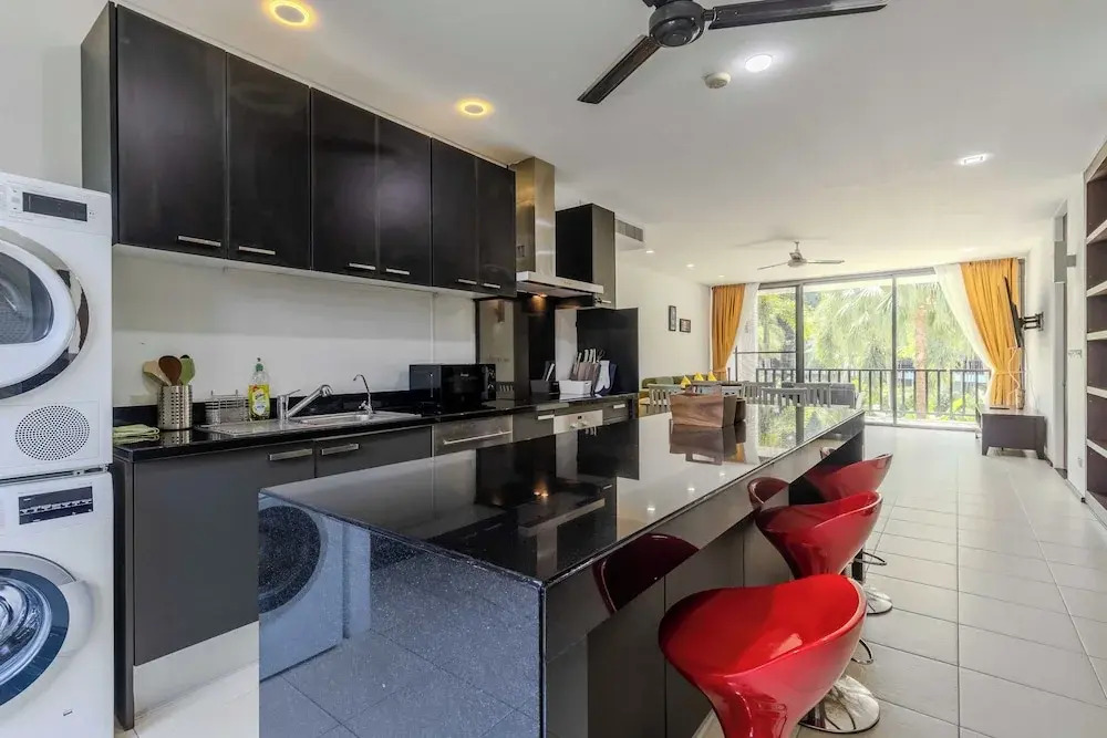 2BR Pool View Short Walk to Beach C254