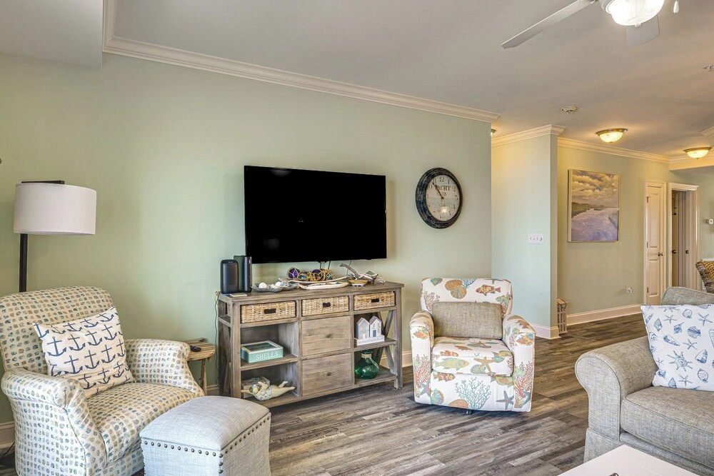 Walk to Ocean! Atlantic Beach Condo w/ Pool Access