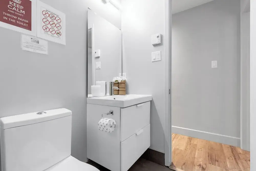 LiV MTL Urban Spacious Group Suites Near Downtown Montreal