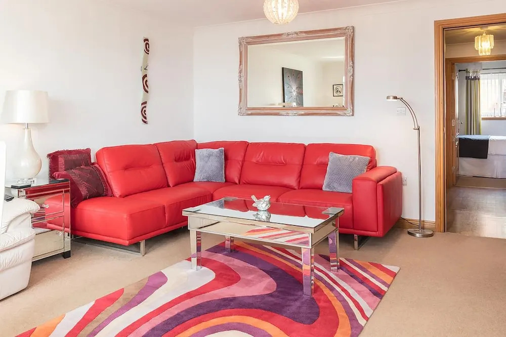 The Glenford - Donnini Apartments