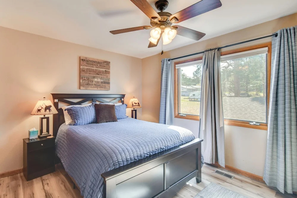 Fireplace & Mtn Views: Estes Park Home w/ Deck!