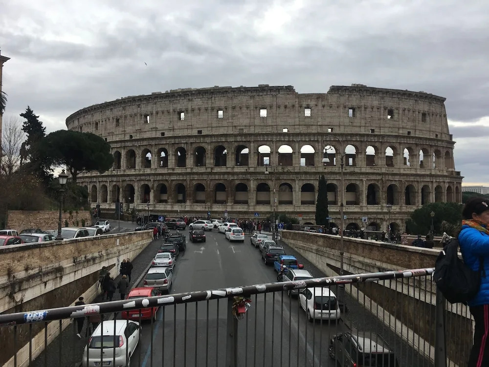 Colosseo Flat - Blue Sky Apt