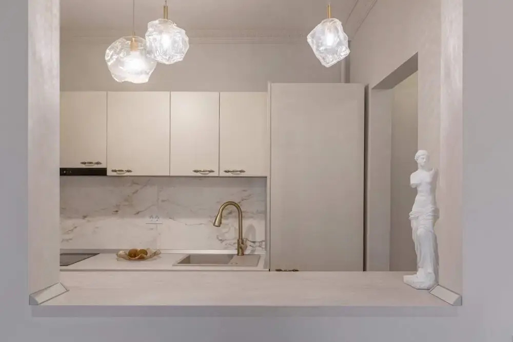 Parisian-Inspired 1BR in the Heart of Bucharest - Balcony, AC & Fully Equipped