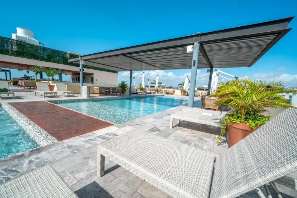 2 Suites, Terrace + Pool - Steps To Indigo Beach!