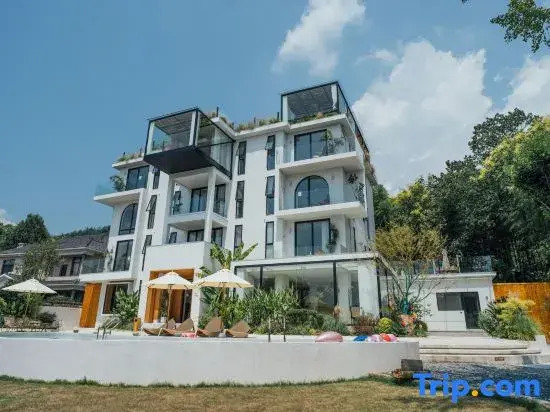 Yunfu Mountain Moon Light Luxury Resort Homestay (Tonglu OMG Heartbeat Paradise Store)