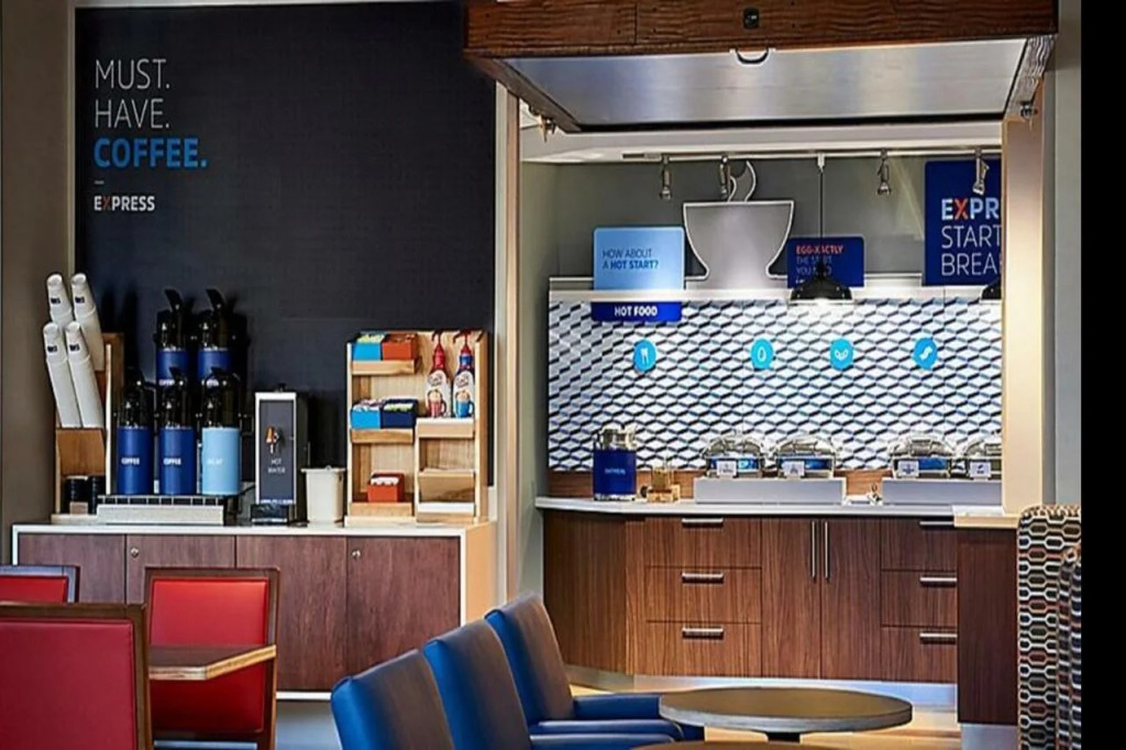Holiday Inn Express & Suites - Grand Rapids Airport - South by IHG
