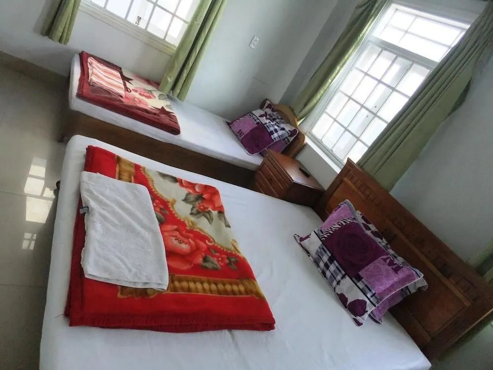 Eena Hotel