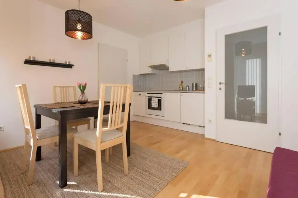 Bright Apartment in Hip & High Quality Neighborhood