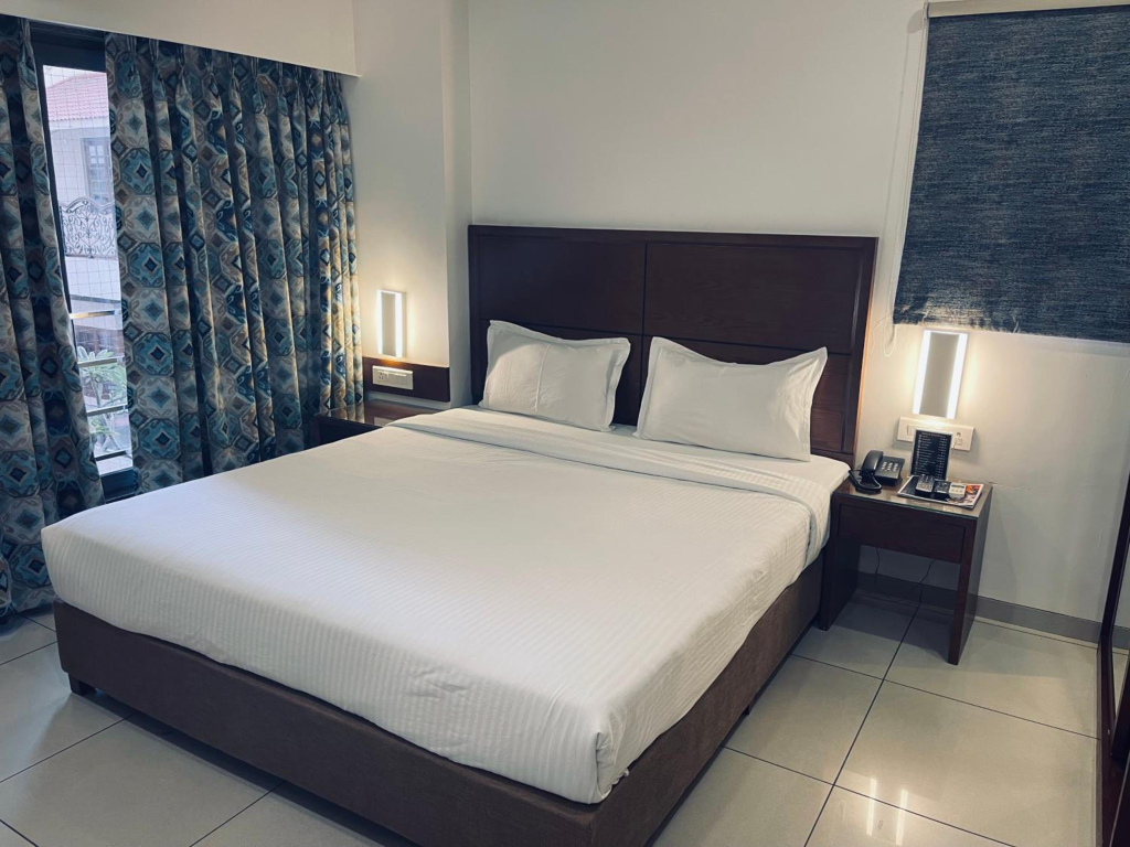 OYO Premium Vastrapur Lake