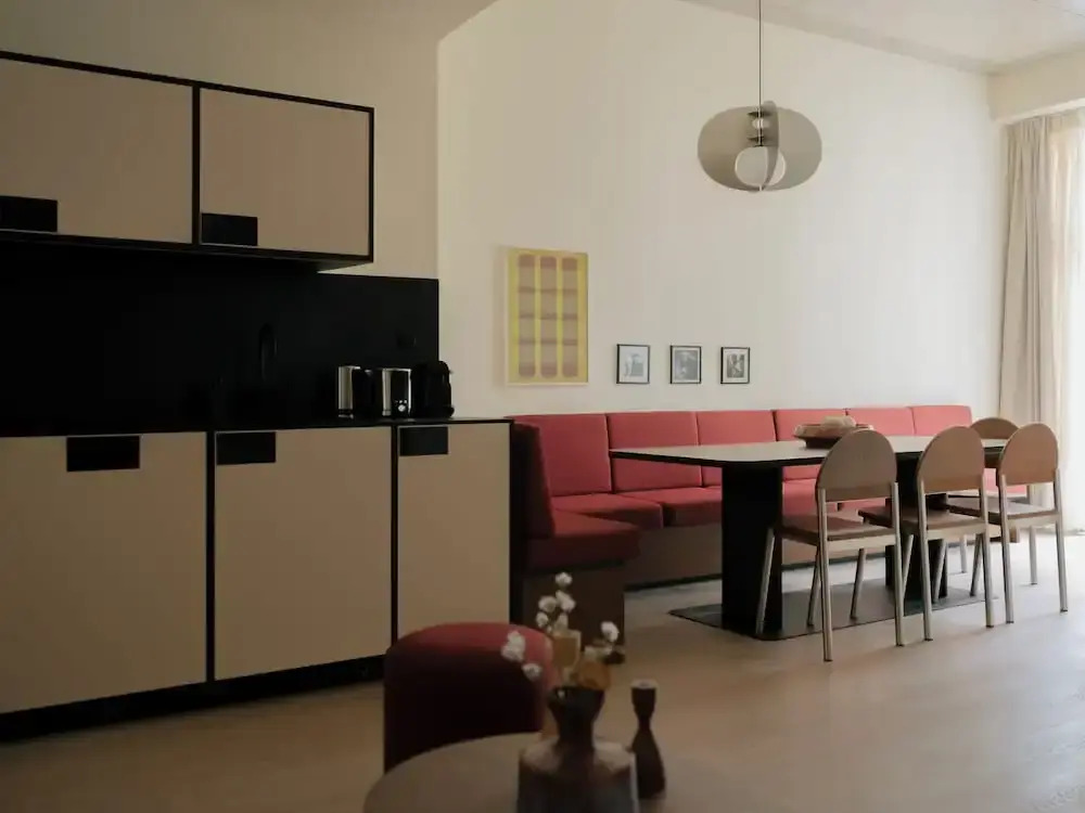 Edgar Suites - Église