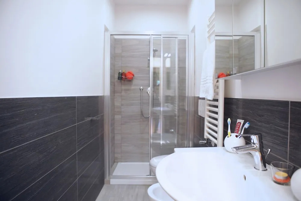 Elegant and Cozy City Center for 5 - Two Bedroom Apartment, Sleeps 5