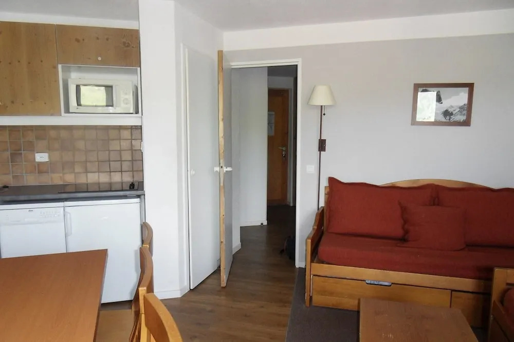 Belle Plagne 3 Roomed Apartment for 6 People on the Slopes And410