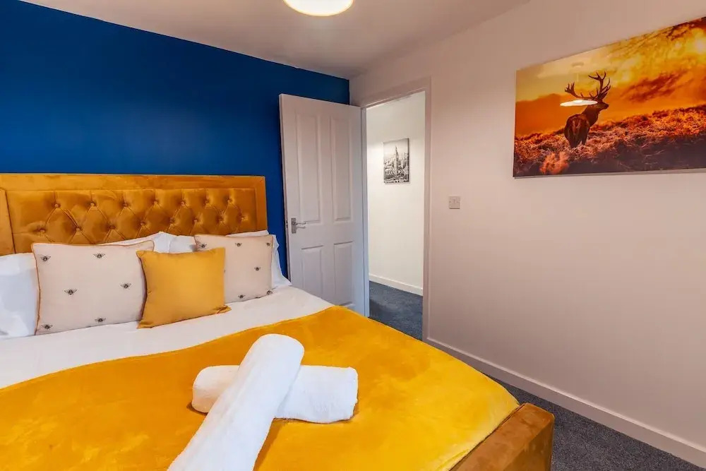 Stylish 3-bedroom House With Parking - Sleeps 6