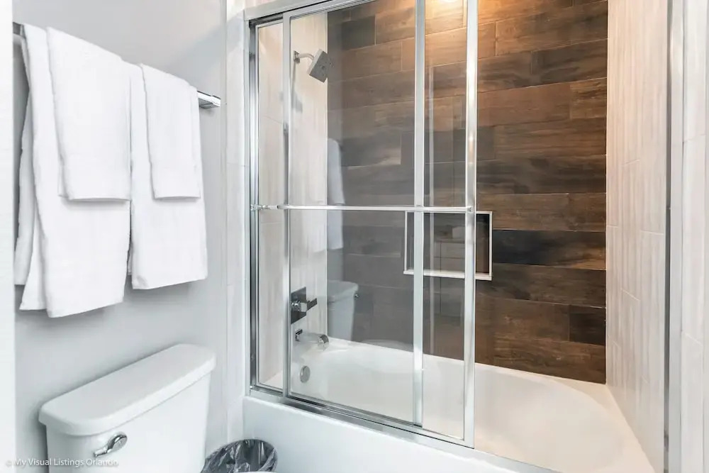 Upscale Townhome W/pool Access! 5 mi. to Disney!