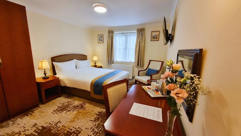 Royal Swan, Ashley Manor - B&B
