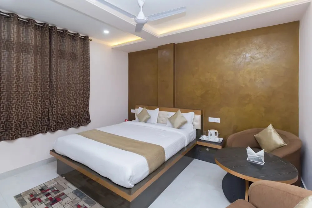 OYO 9909 The Saad Hotel