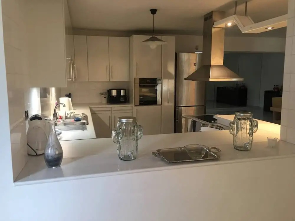 Stunning 4-bed Villa in Lagonisi Kalivia Thorikou