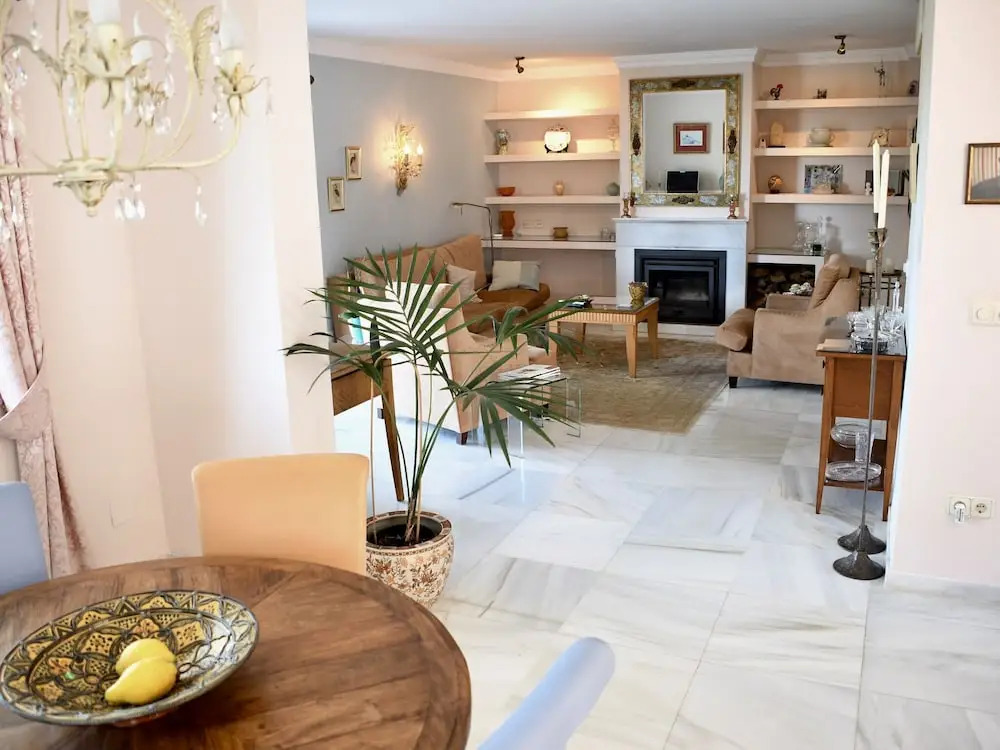 Apartment in Beautiful Villa With Communal Swimming Pool