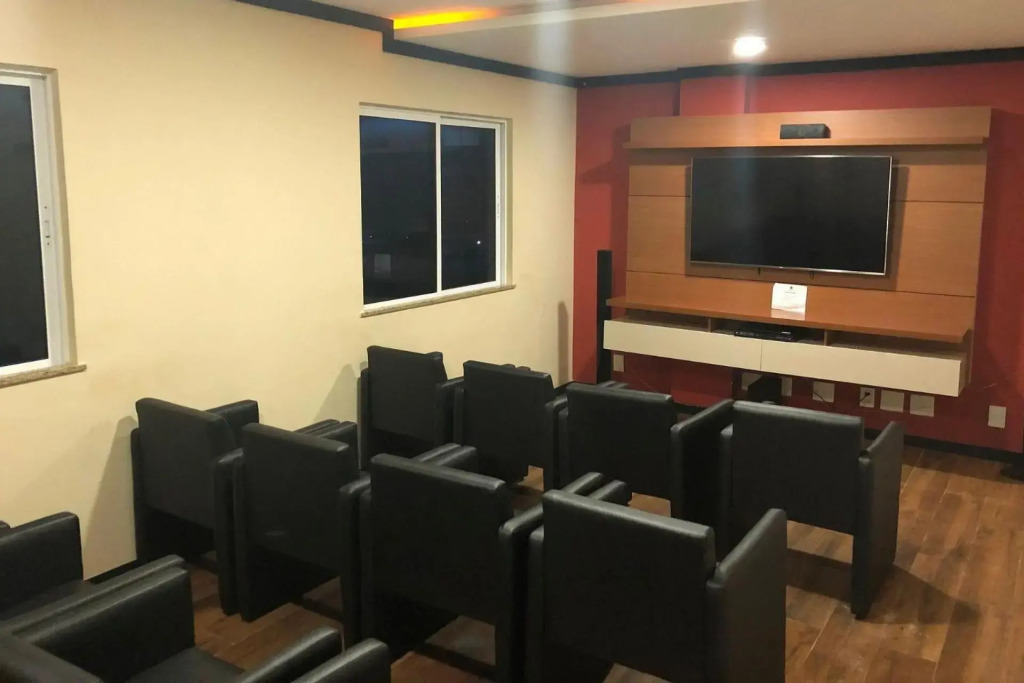 Resort em Arraial do Cabo, Desfrute de momentos inesquecíveis em uma apartamento de luxo com 2 quartos, 2 banheiros e 2 vagas de carro entre a praia e a lagoa