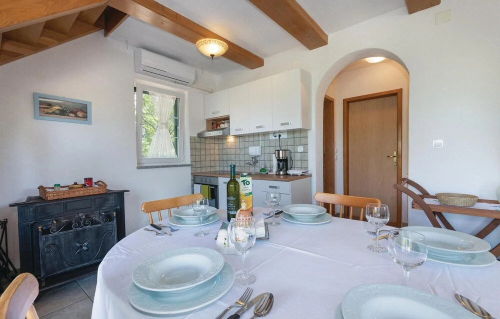 Stunning Home in Ostrobradic With Wifi and 2 Bedrooms