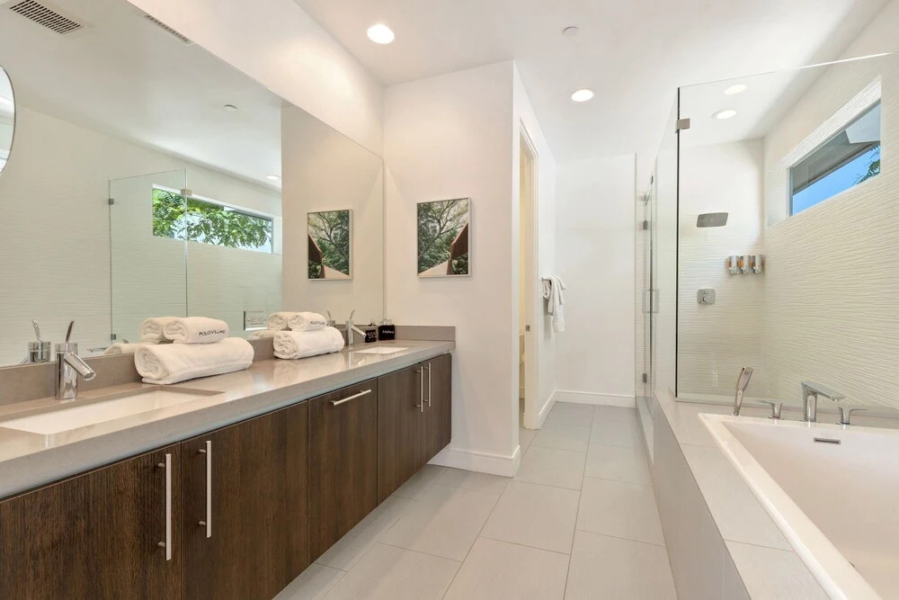 Polo Villa 1 by Avantstay Features Expansive Putting Green Pool Spa Outdoor Firepit 260-322 5 Bedrooms