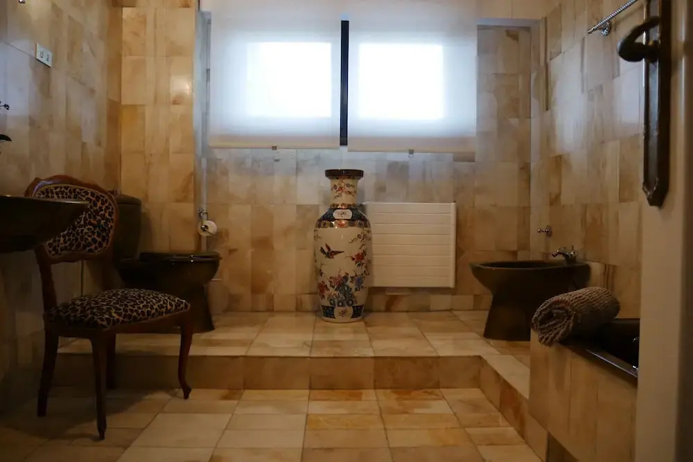 KH Lezama Suites LBI00530