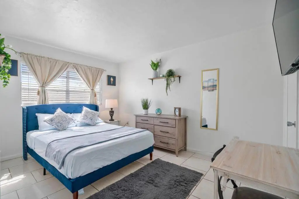 *The Blue Oasis* - 5 min to Downtown Fort Myers