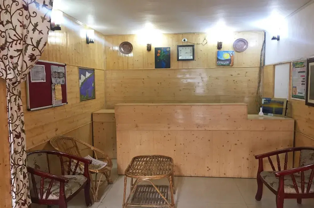 OYO 22456 Hotel Fifth Season