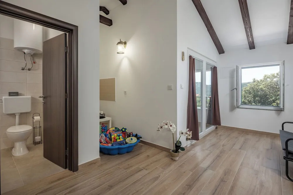 Harmony House Vito