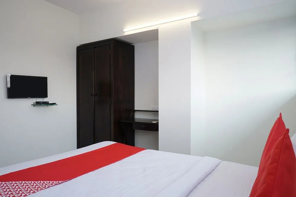 OYO 23670 Hotel Resonare Residency