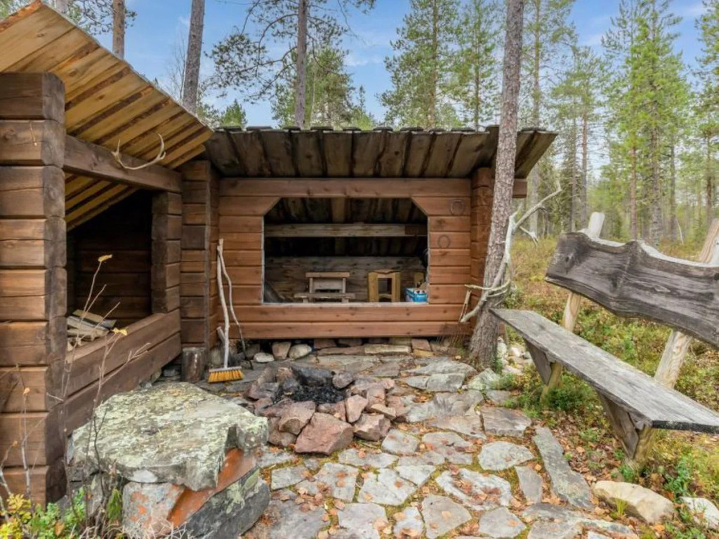 Pyhäpaikka 2