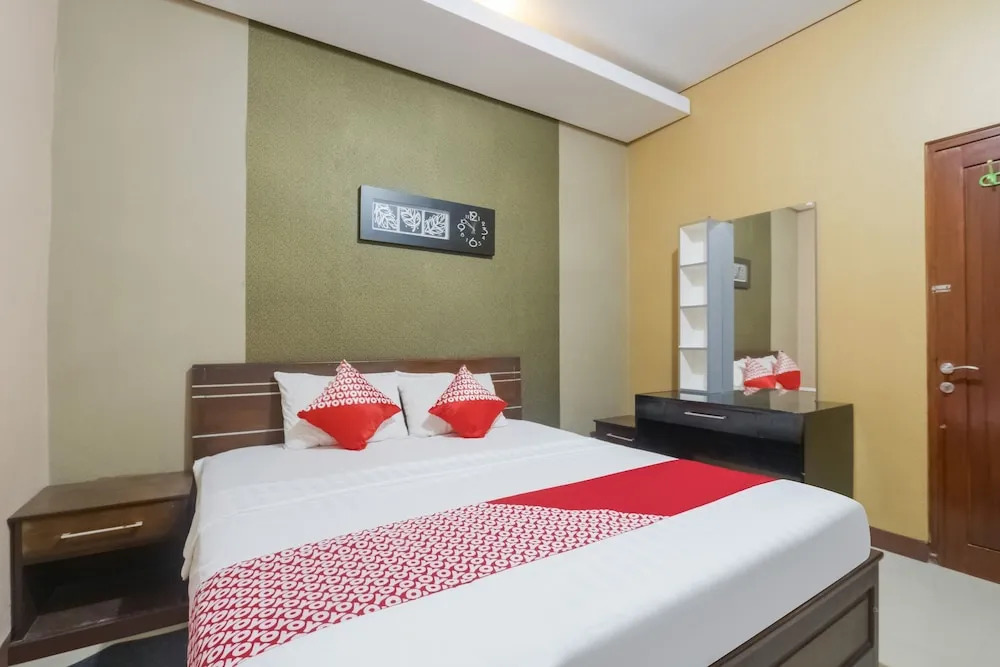 DWaru Homestay Syariah near Jl Slamet Riyadi Mitra RedDoorz