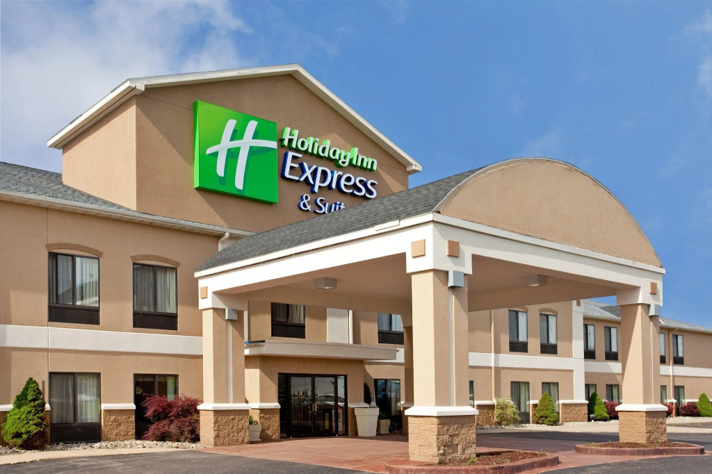 Holiday Inn Express and Suites Three Rivers by IHG