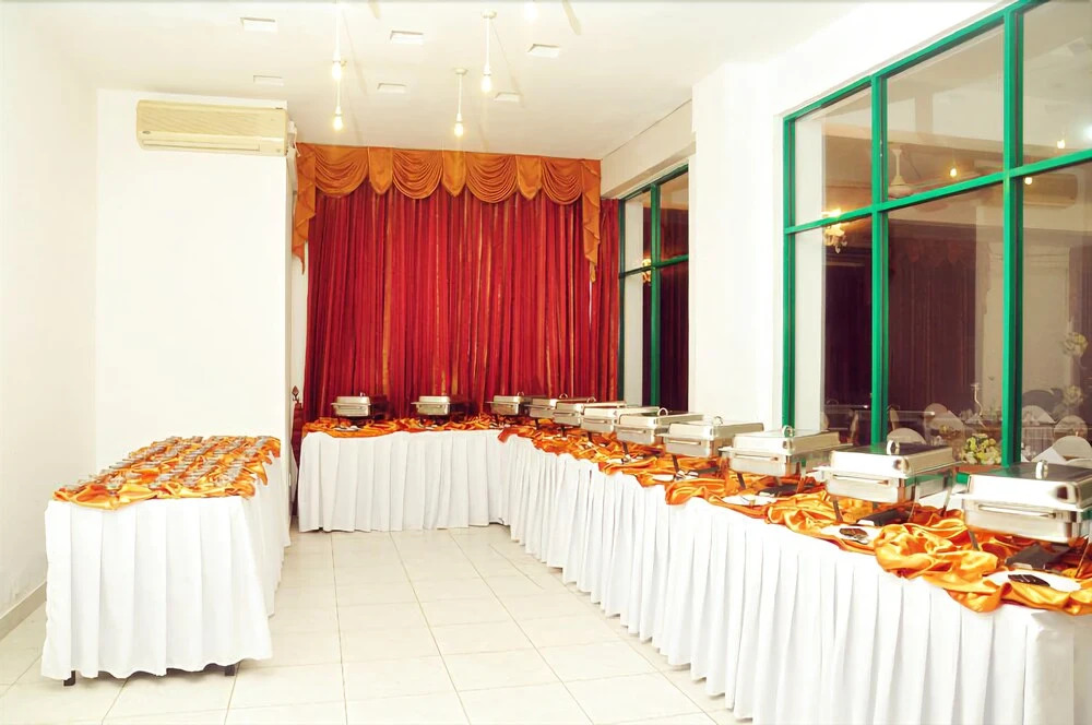 Night Station Hotel