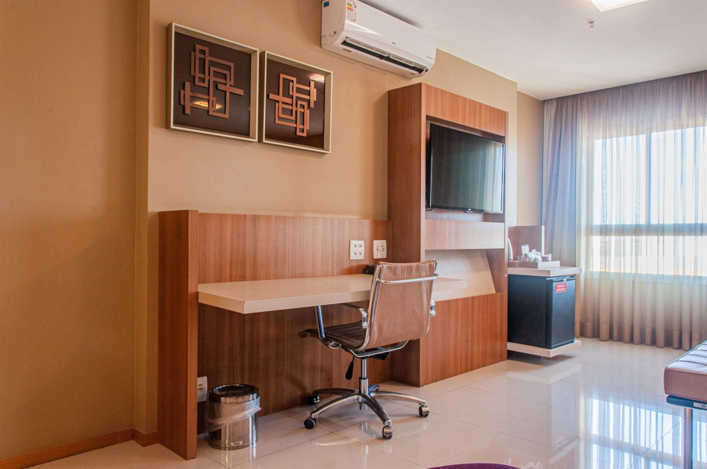 Jade Hotel