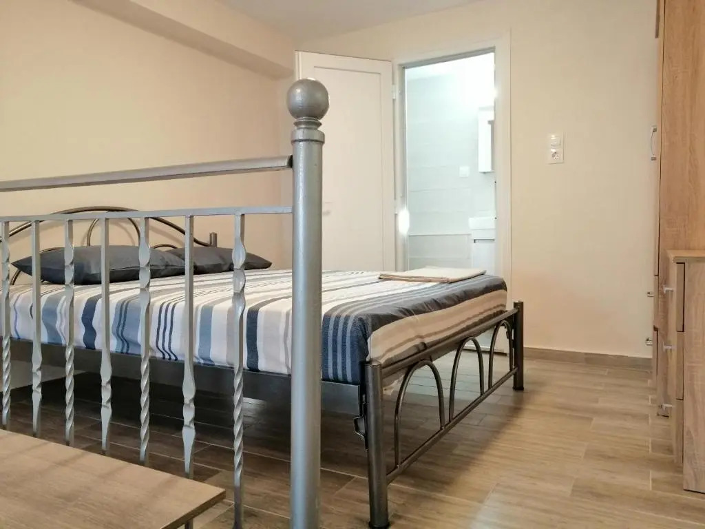 Marinas Apartments - White & Stone Apartment
