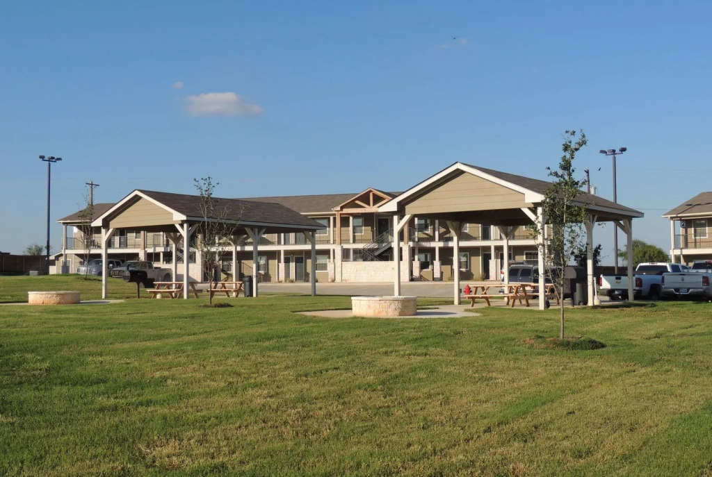 Eagles Den Suites Cotulla a Travelodge by Wyndham