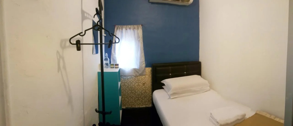 Monkey Motel & Café
