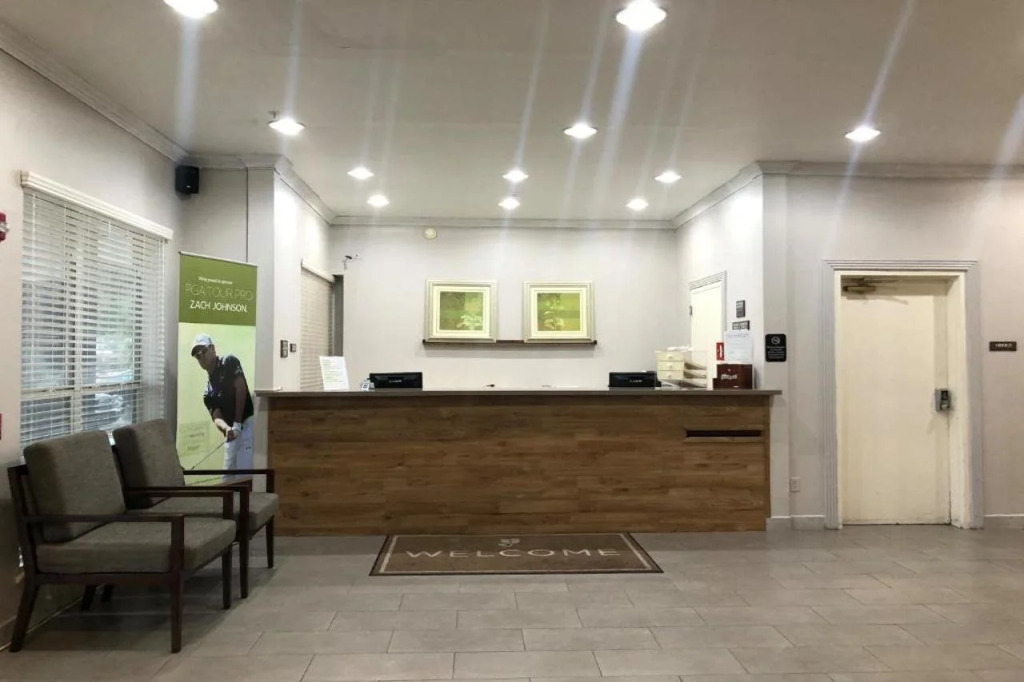Sonesta Essential IAH Airport JFK Boulevard - Newly Renovated