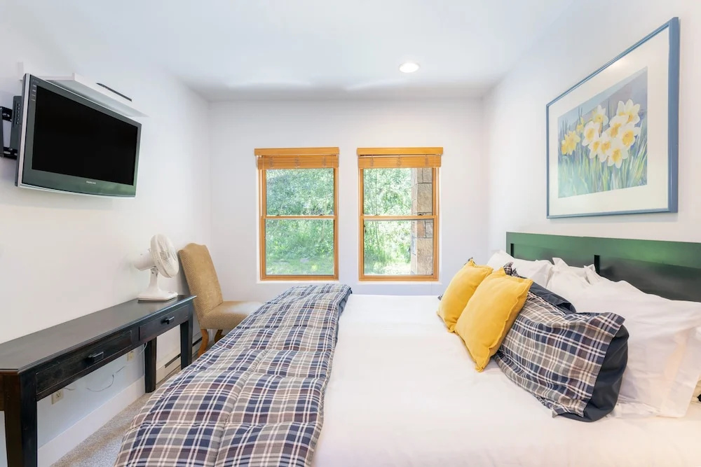 Bear Creek Lodge 205ab 2 Bedroom Condo by Alpine Lodging Telluride