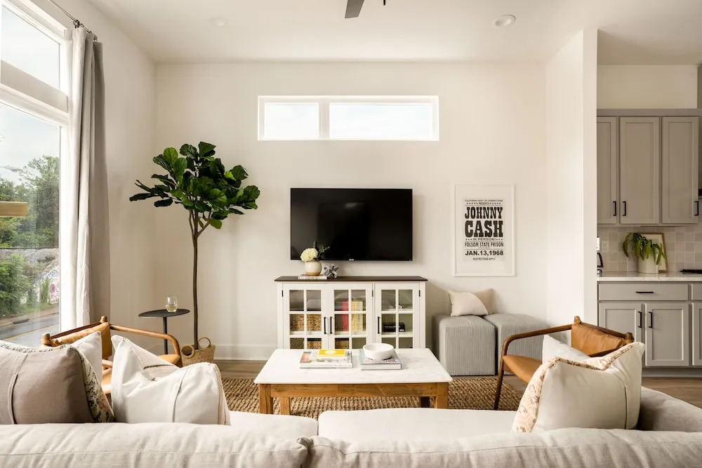 Jolene & Penelope by Avantstay Two Townhouse Buyout in Great Location in Nashville!