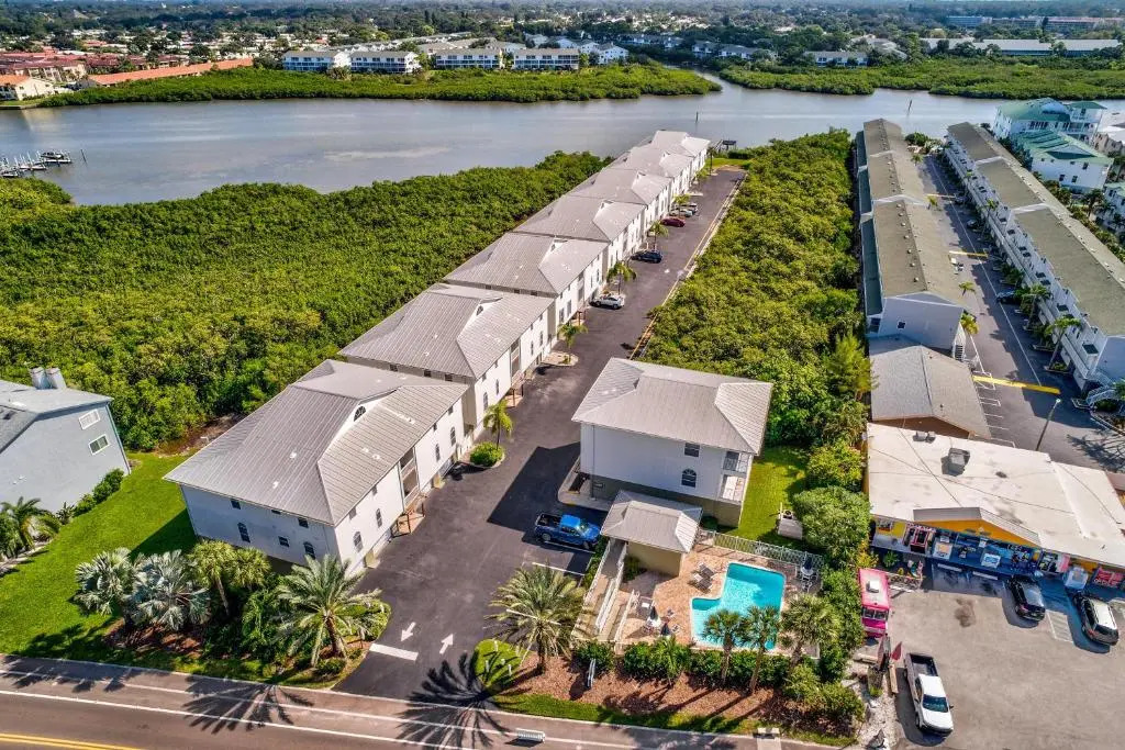 Mariner's Pointe 202