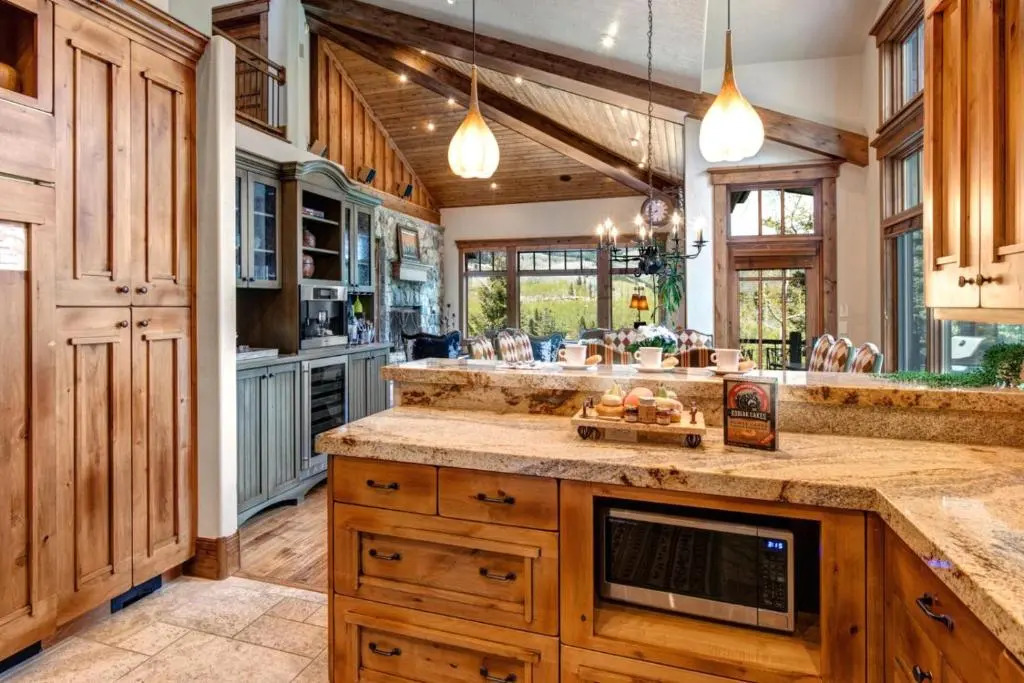 Lookout Drive 5 Bedrooms PLO-6599 by KBM