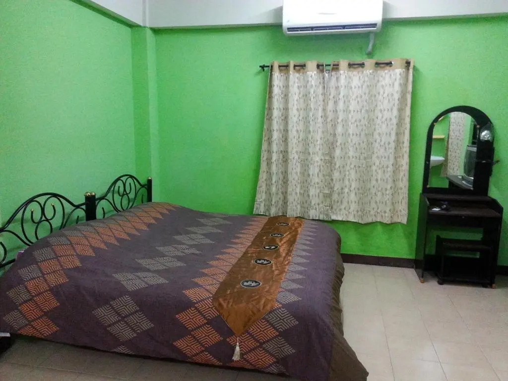 Roong-Arun Apartment