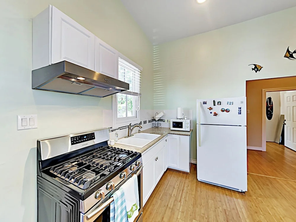 Renovated Historical - 2 Br Apts