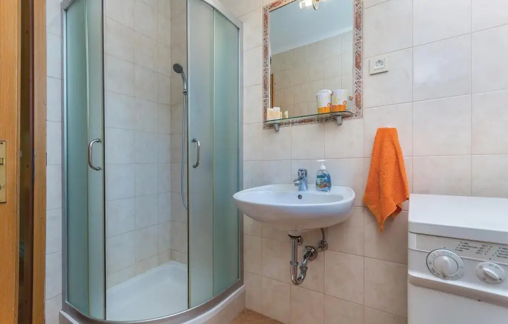 Amazing Home in Porec With Wifi and 2 Bedrooms