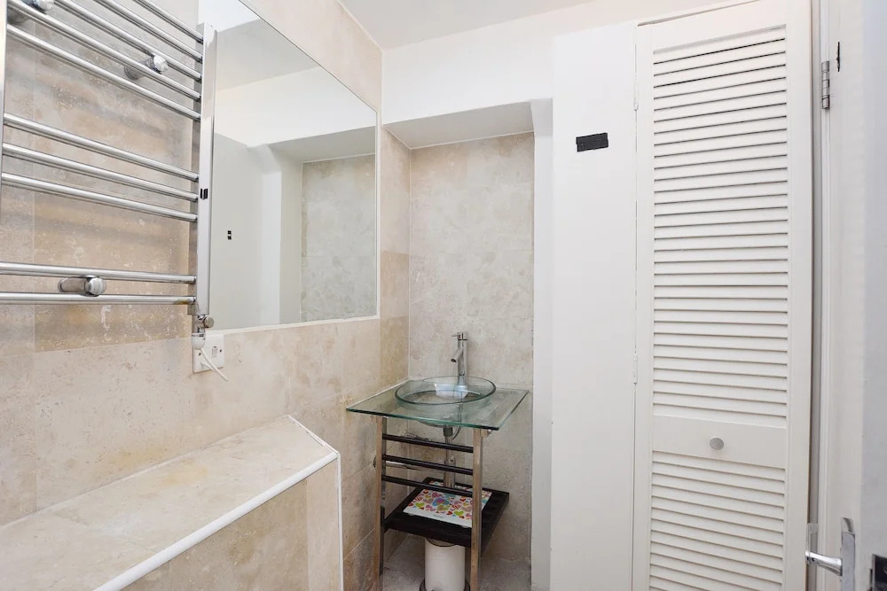 Elegant Oxford Street Apartments