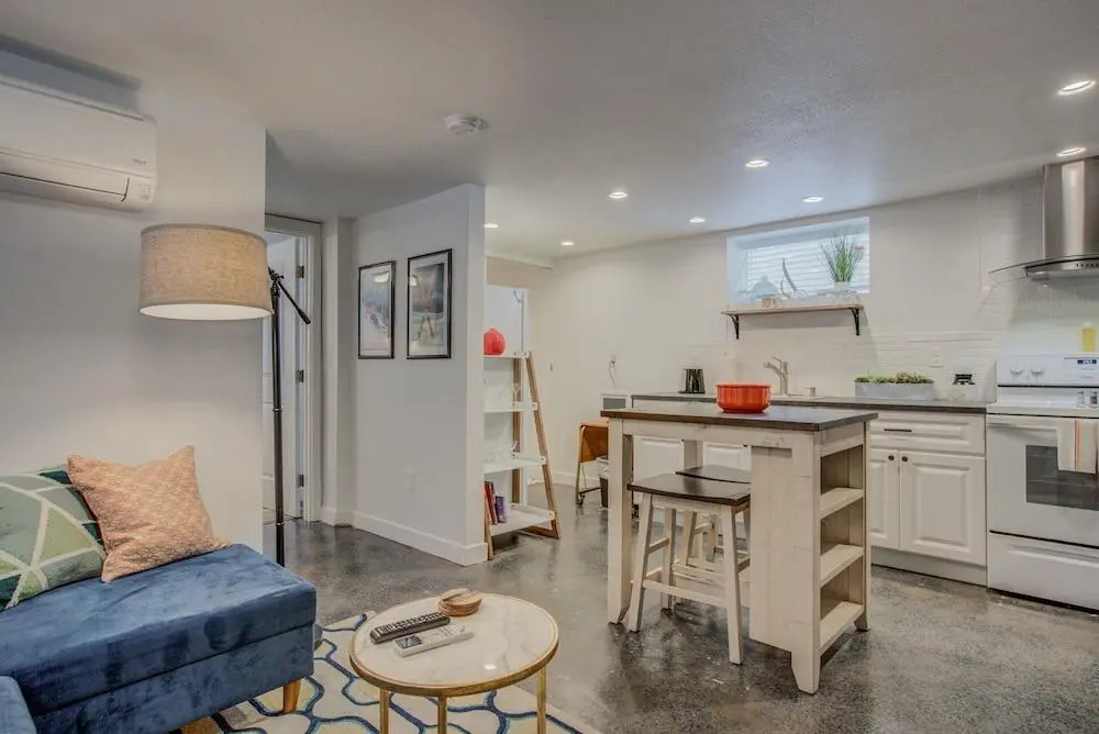 Trendy Urban Neighborhood & Dog-friendly Downtown