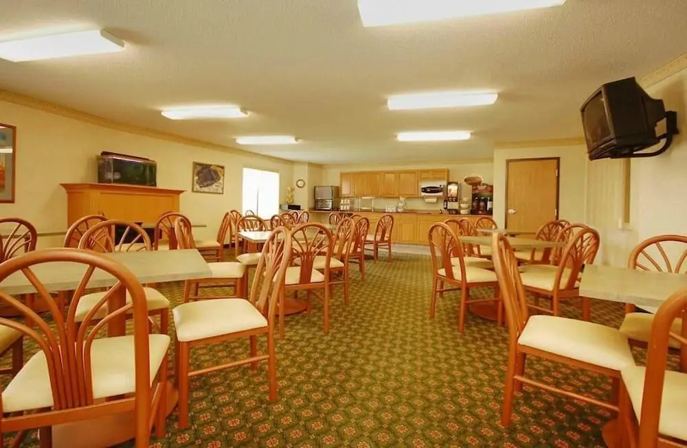 Syracuse Inn and Suites