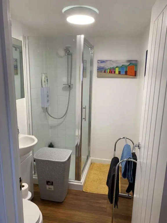 Lodge , air con , Free Parking , Mini bar